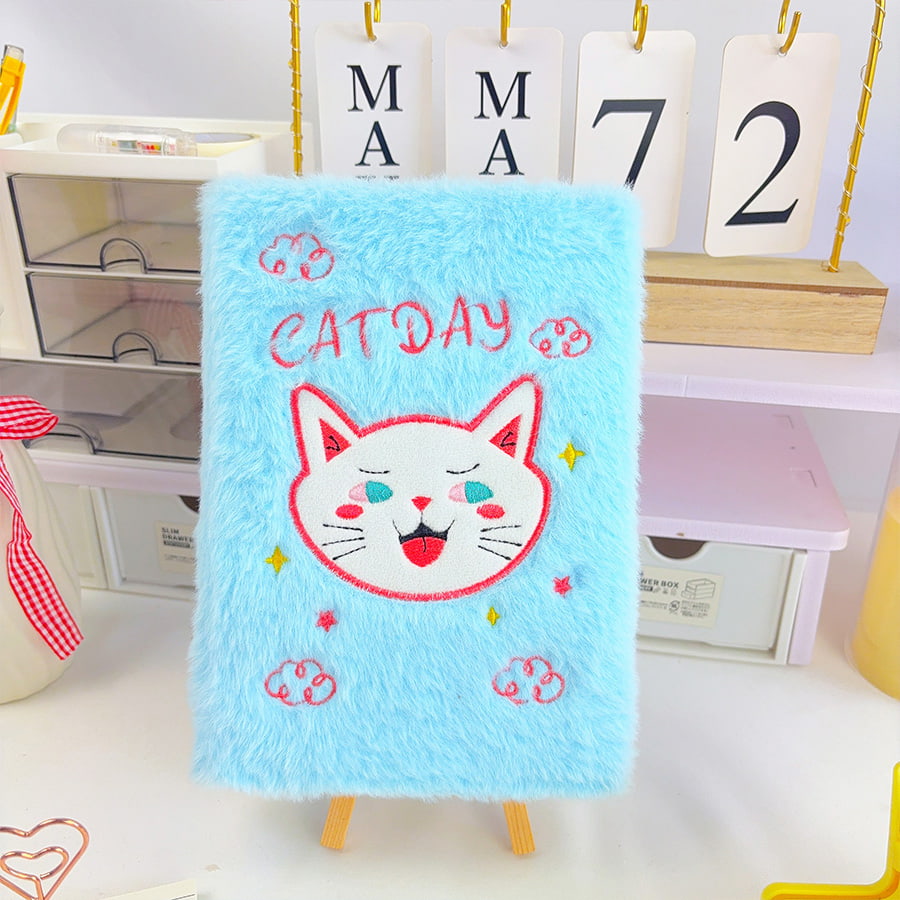 ¿Es el cuaderno de felpa A5 Cute Cat Day Diary el compañero de escritura más reconfortante para la reflexión diaria y la captura creativa?